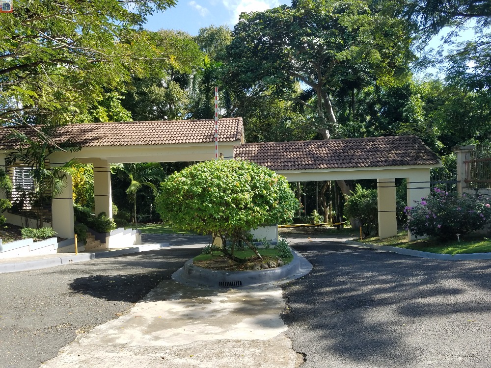 SOLAR EN JARDINES DE ISABELA DE ARROYO